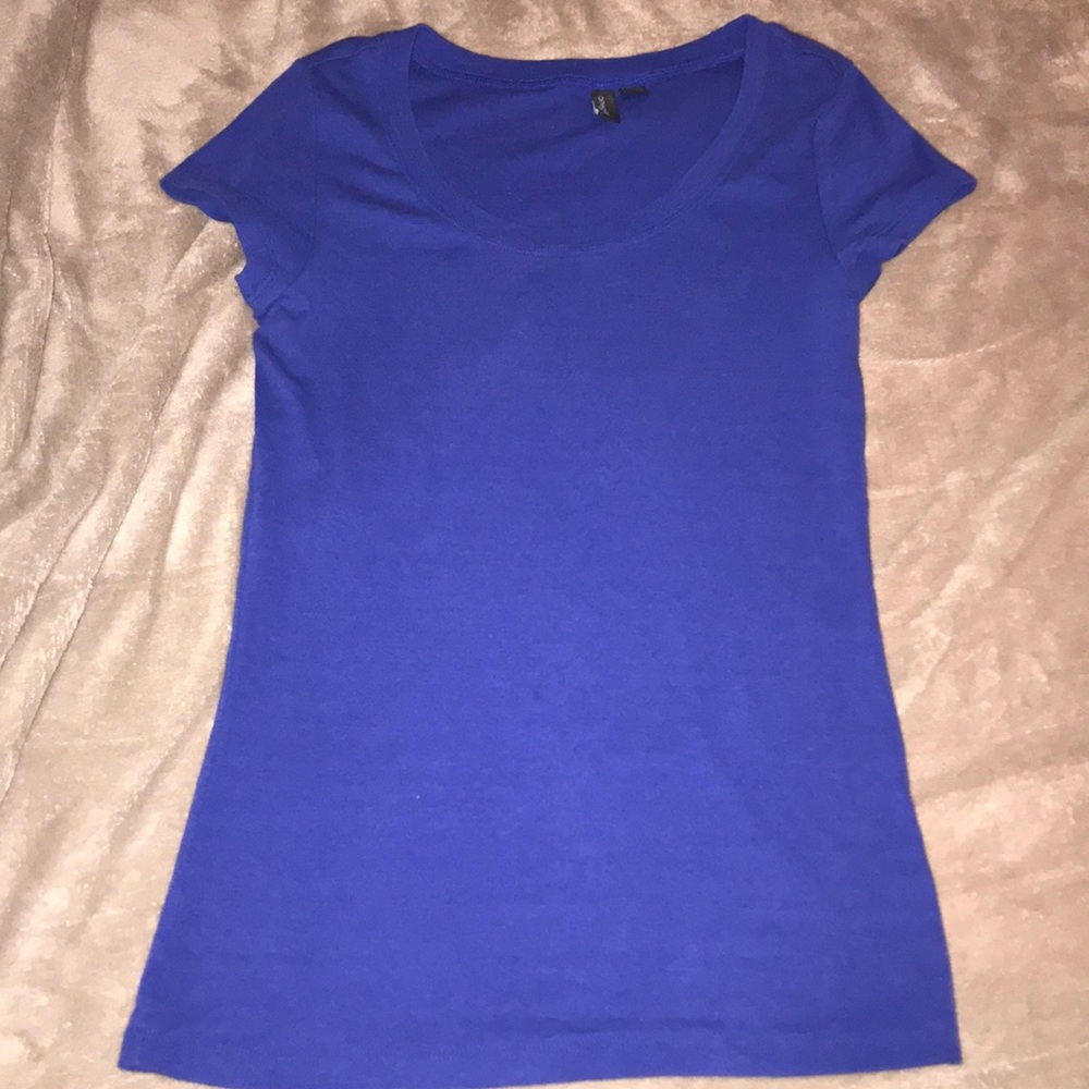 Blue shirt sleeve shirt